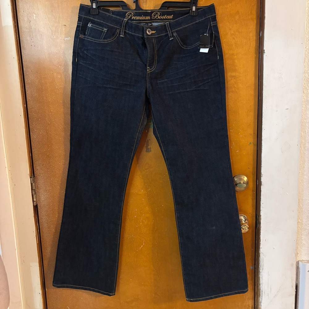 Gap dark denim boot cut jeans. 12. 31 inseam.